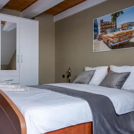 Апартаменты Mootoo Flat One